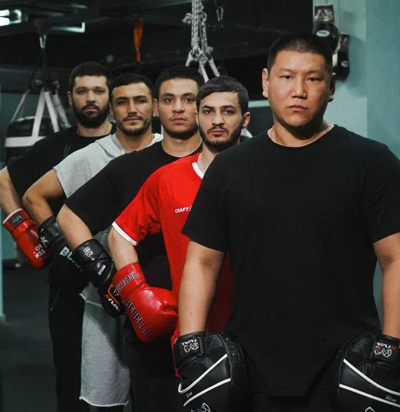 Тренеры Underdog Boxing Club в фирменной форме